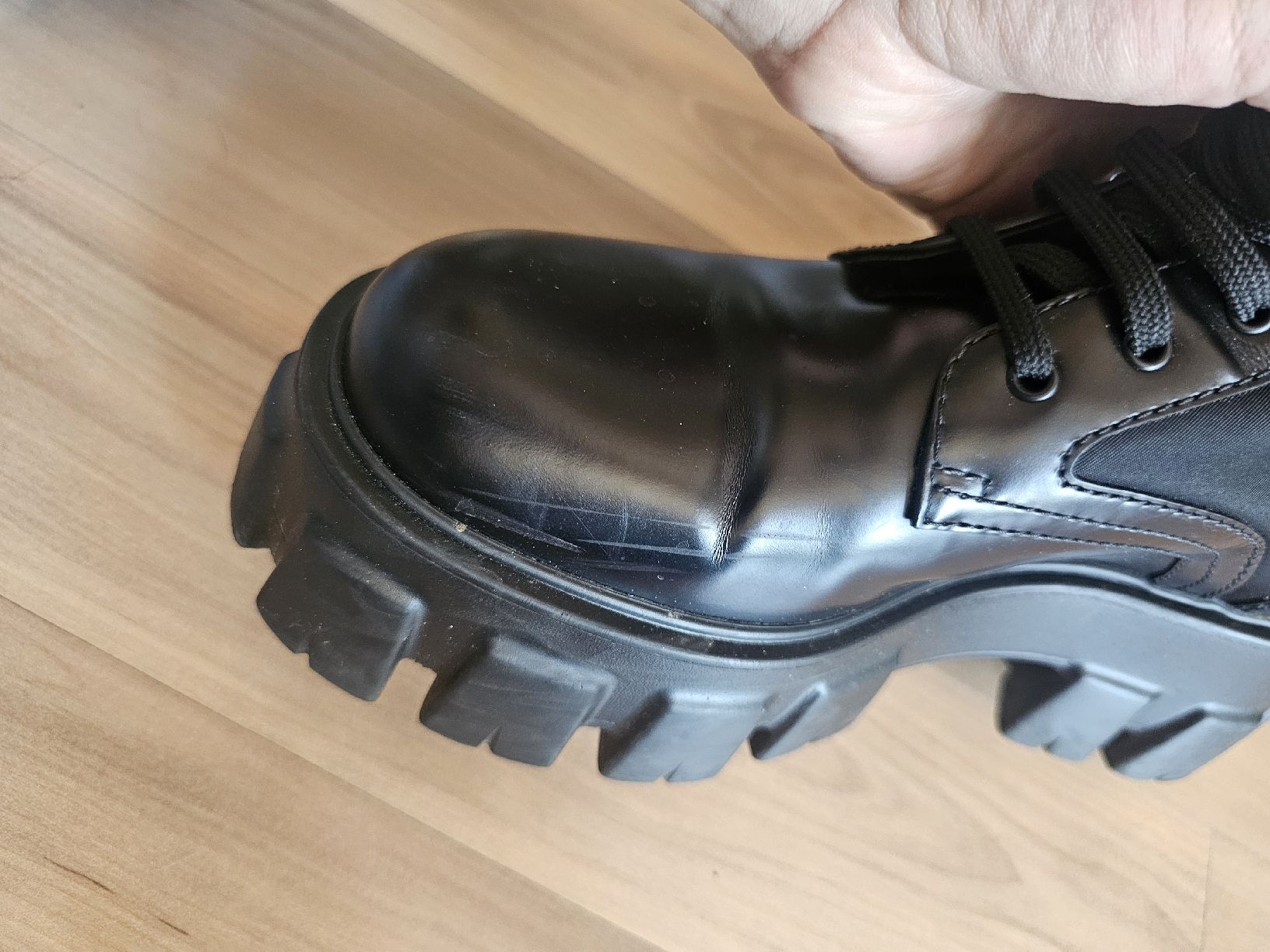 Prada Scarpe da donna: Prada Monolith Brushed Rois Leather & Re-Nylon Boots – Usato da Basel venduto da NamiNeko 6