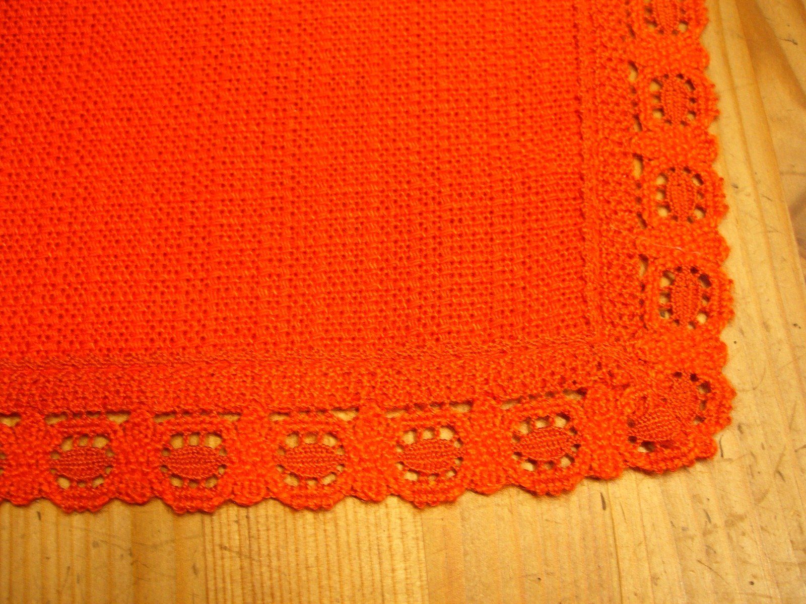 Tutte le decorazioni: 2er Set hübsche Tisch Sets, rot mit Spitzen eingefasst, neu – Nuovo (secondo la descrizione) da Winterthur venduto da Ghandi5 3