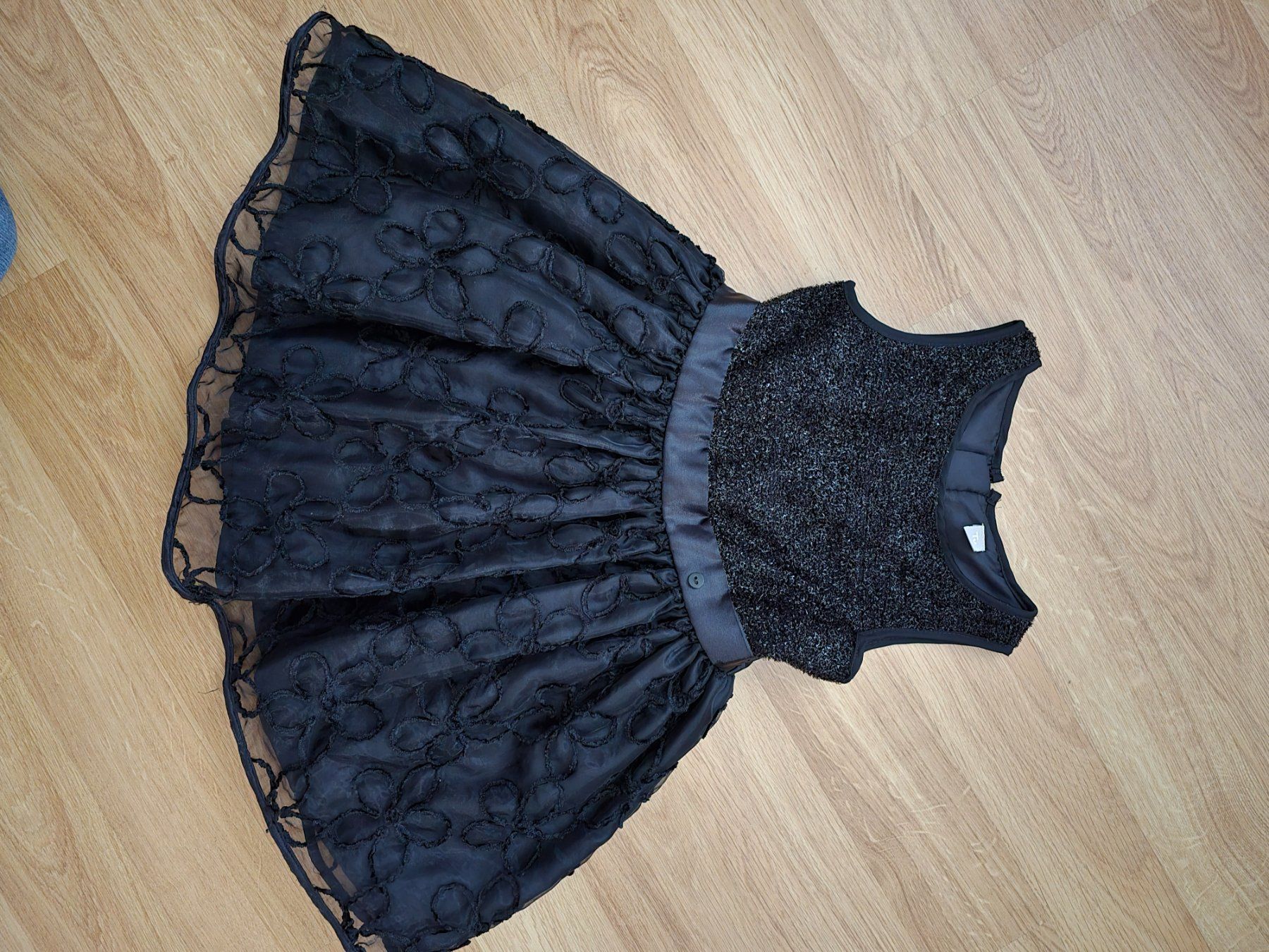 Vestiti & Gonne: Schwarzes elegantes Kleid Gr. 116 – Usato da Büttikon AG venduto da Amineah
