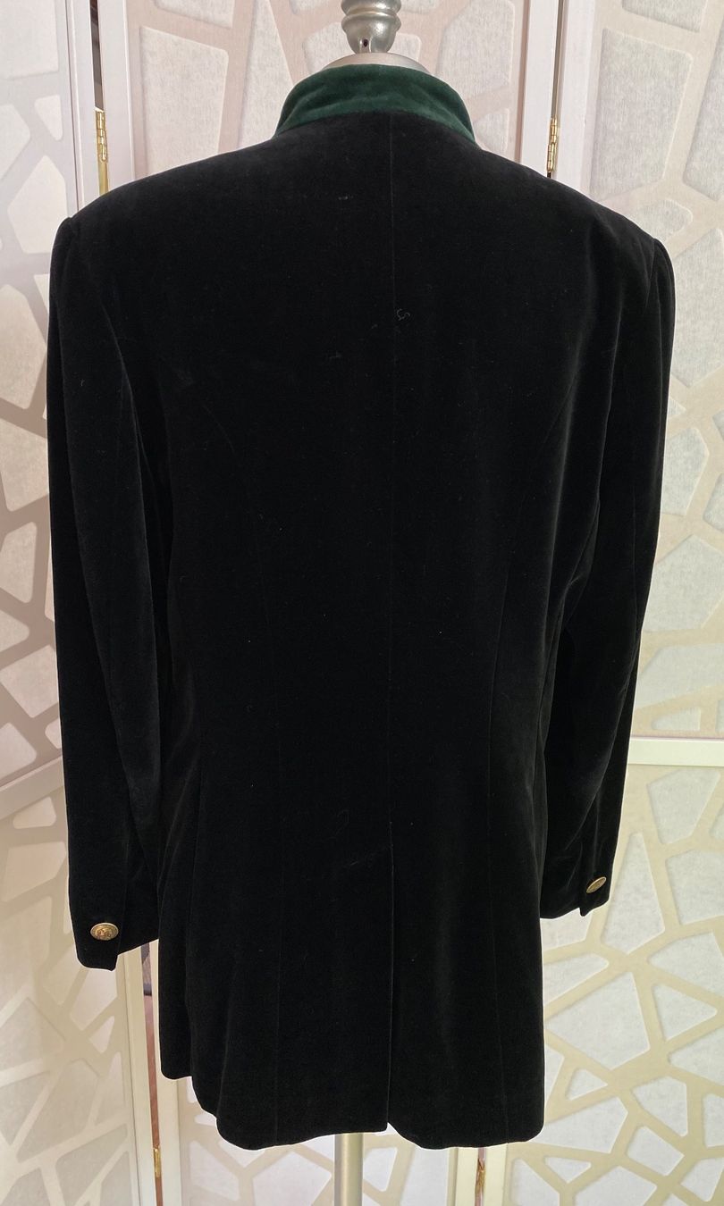 Jacken: Beautiful vintage black velvet jacket. M – Gebraucht aus Grund b. Gstaad von PlageNeigeplus 2