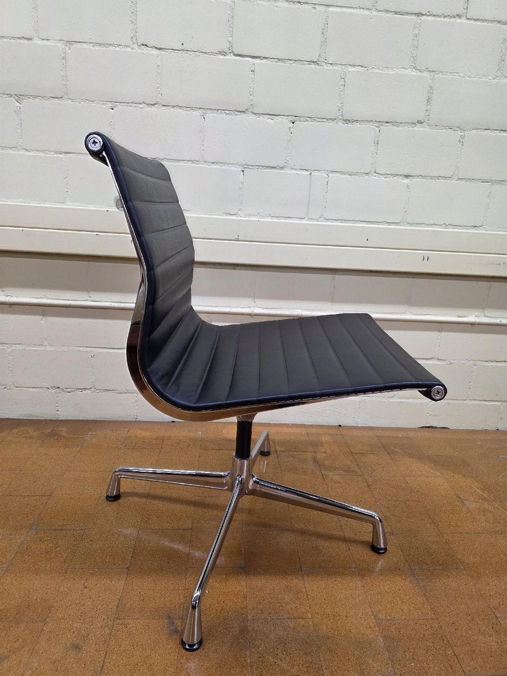 Vitra Sedie: Designer Stuhl Vitra EA 108 Eames in Leder – Usato da Lichtensteig venduto da UsedINStore 6