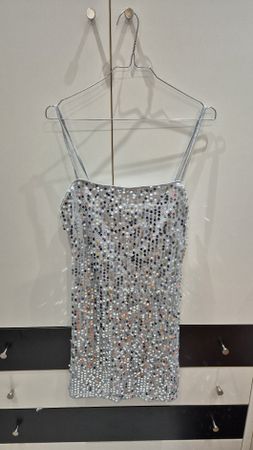 Mini abito H&M con paillettes argentate, taglia M ✨