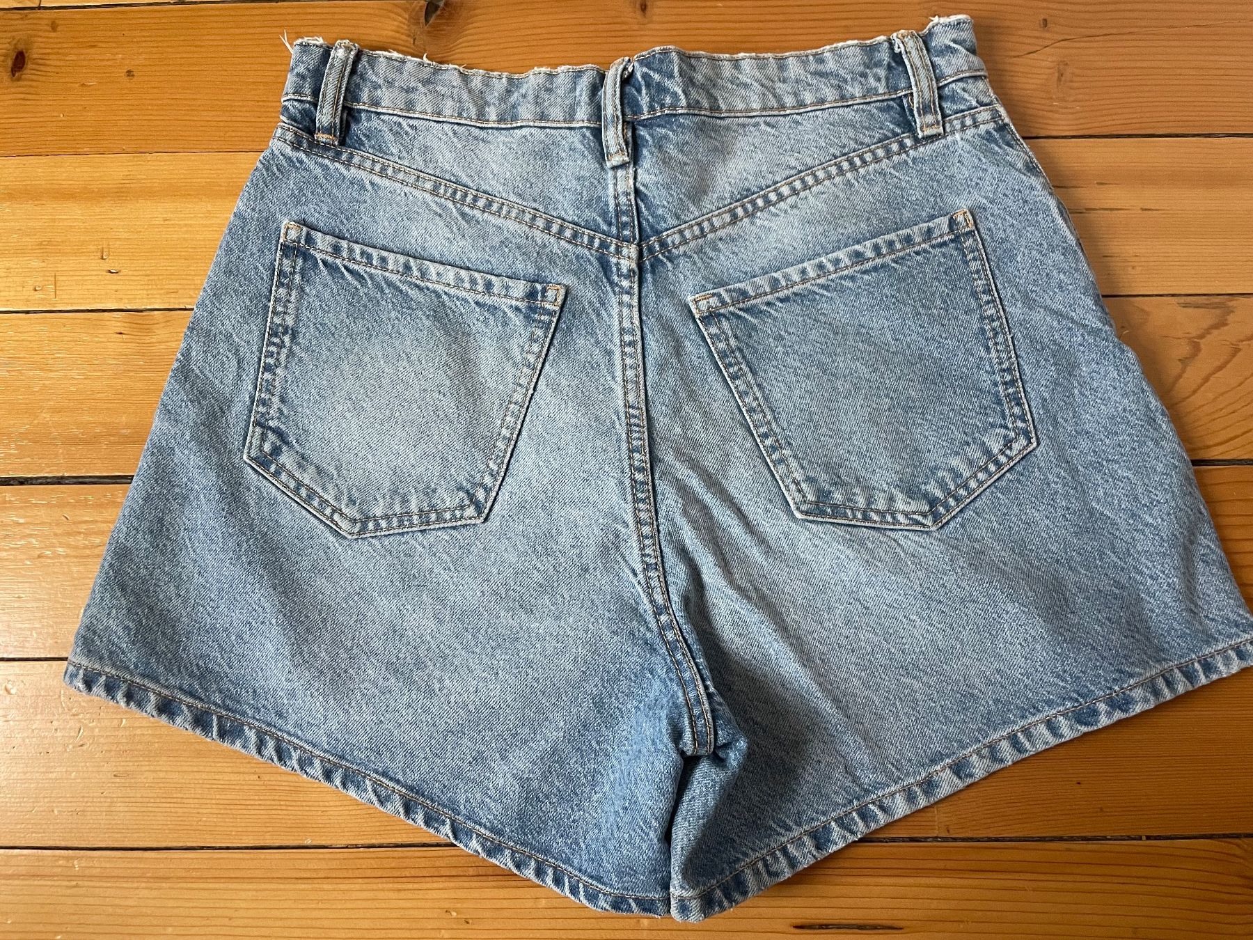 Zara Jeans: Short en jean Zara – Usato da Vevey venduto da elodie_mj 3