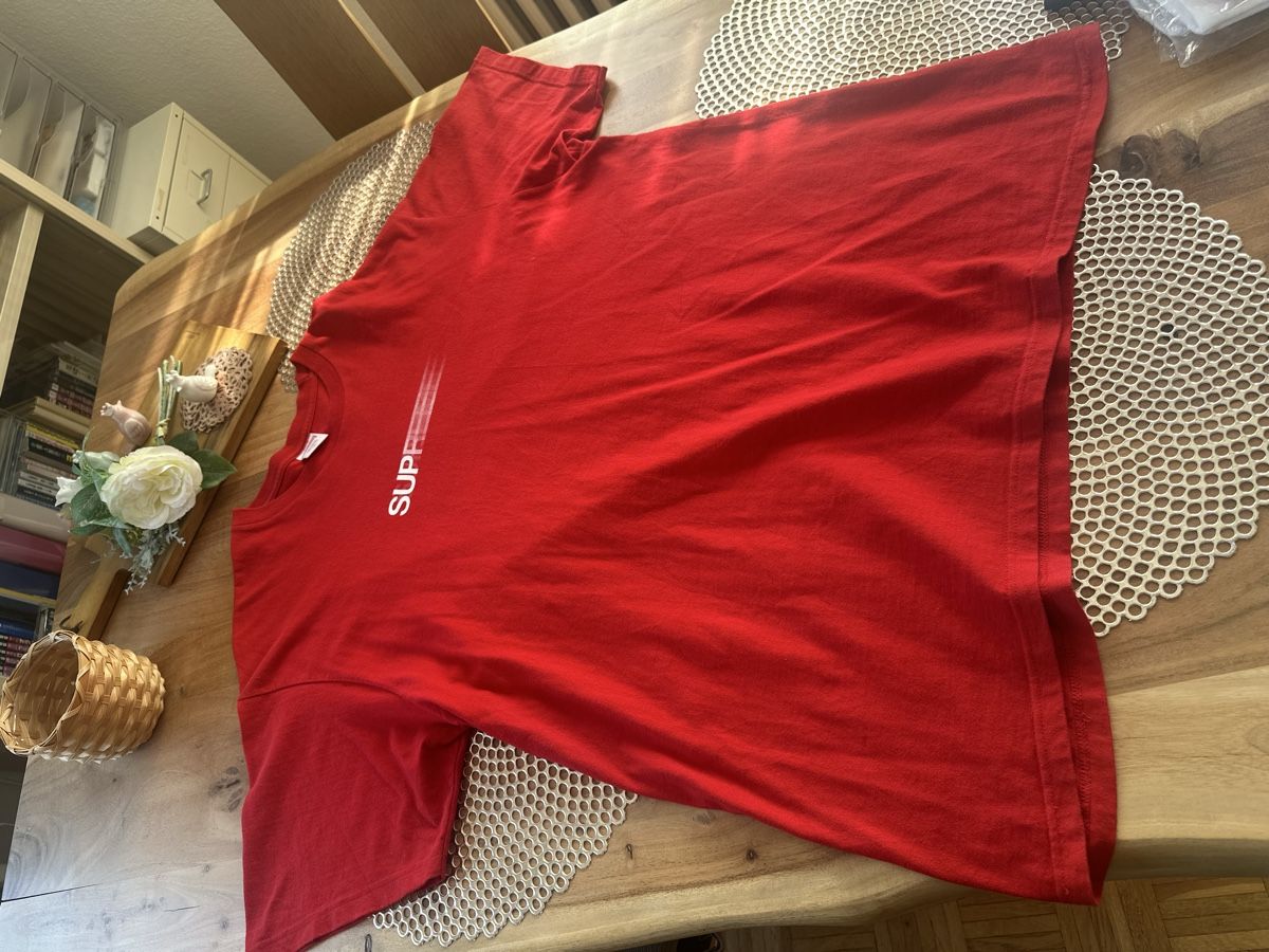 Supreme T-shirts: Supreme T-Shirt Motion Logo Red – D'occasion à Goldach par Lenny0220
