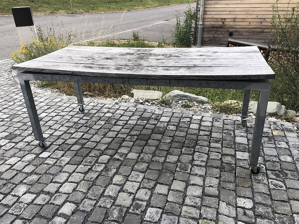 Tables: Gartentisch mit Eichenholzplatte – D'occasion à Altstätten SG par fam_7skz