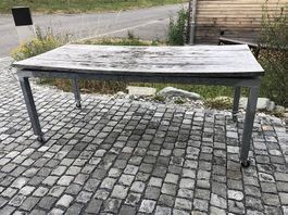 Gartentisch mit Eichenholzplatte