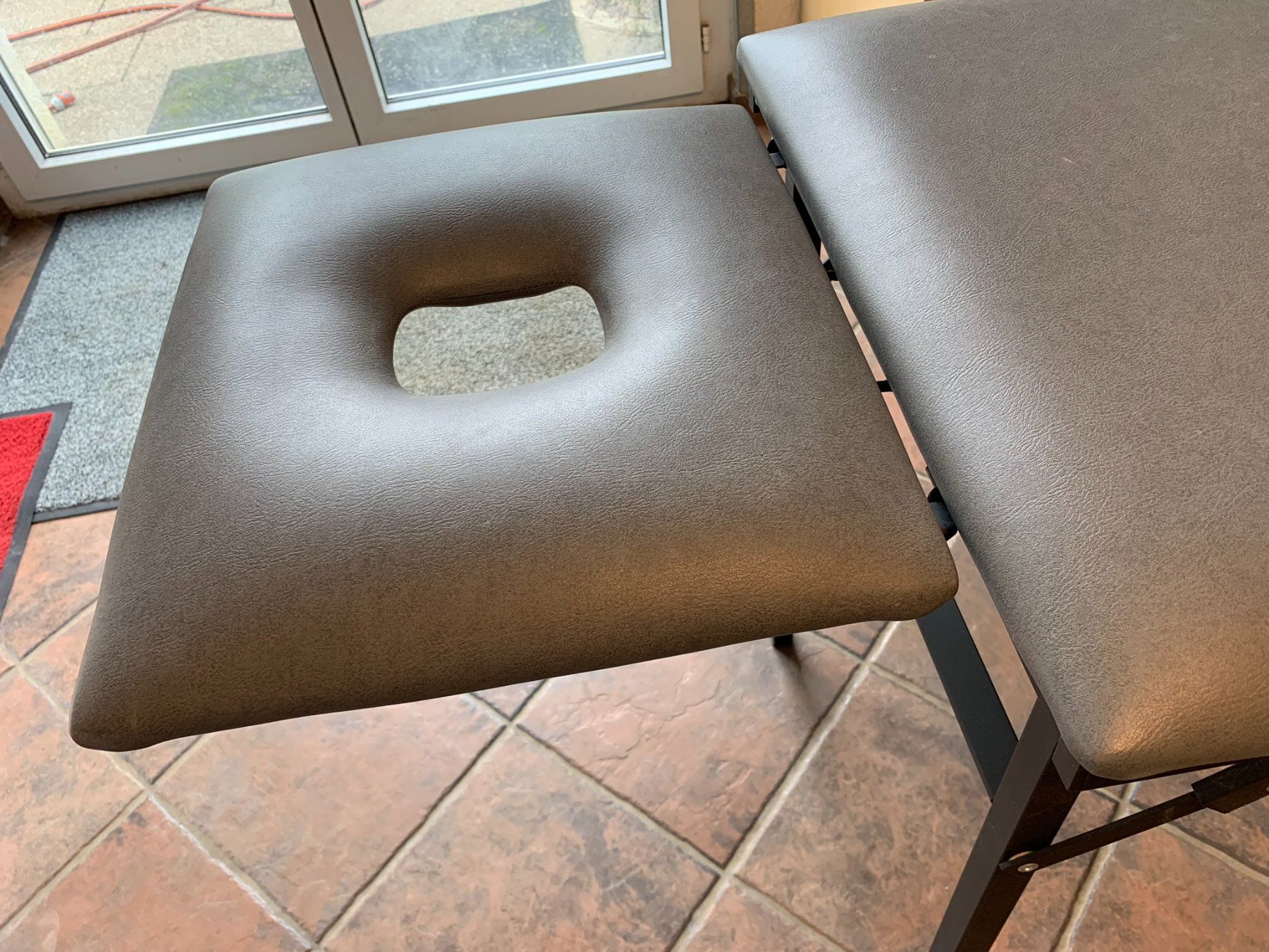 Dispositivi per massaggi: Massagetisch zusammenklappbar – Usato da Ramlinsburg venduto da Roland8 6