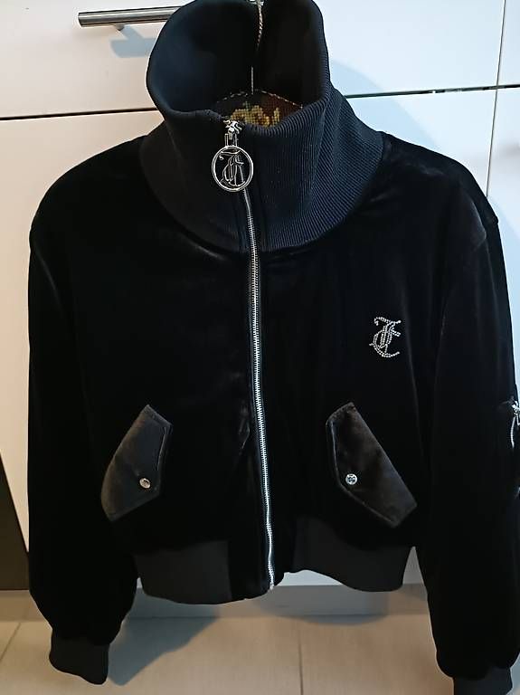 Juicy Couture Giacche: Veste Juicy Couture taille M – Nuovo e nell'imballaggio originale da La Chaux-de-Fonds venduto da poussin85 1