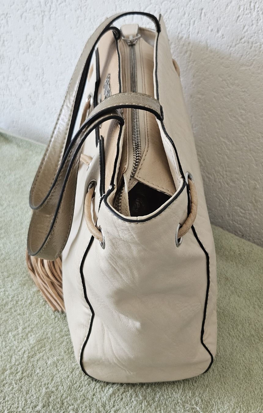 Guess Borse da donna: kleine GUESS-Tasche – Usato da Unterkulm venduto da Beljasch 3