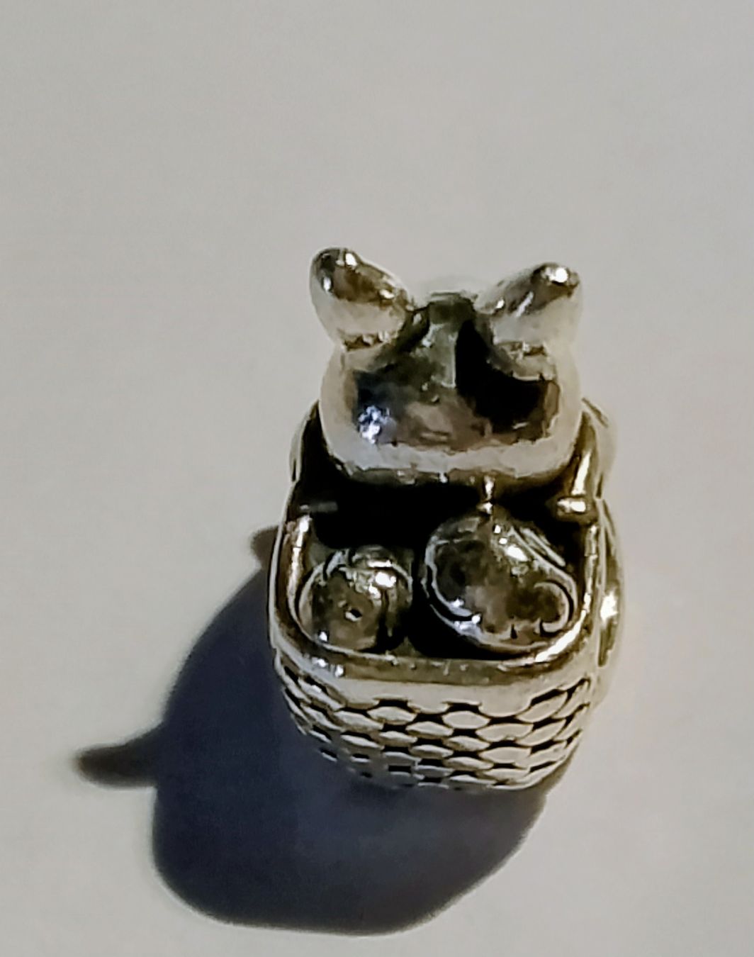 Pandora Ciondoli: Pandora Charm Osterhase mit  Korb  – Usato da Therwil venduto da col_m6rx 1
