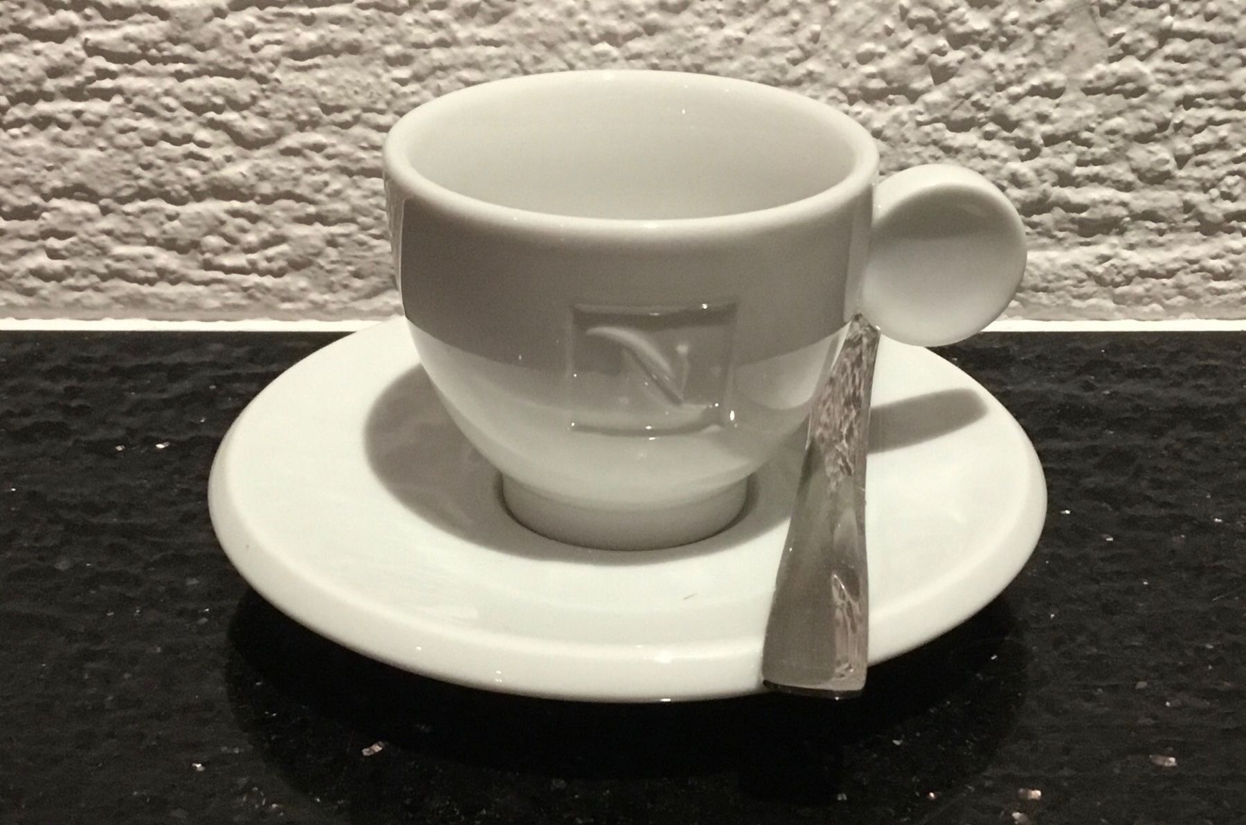 Nespresso Tazze: Original Nespresso Espressotasse mit Rührstäbchen – Usato da Niederweningen venduto da baghirac