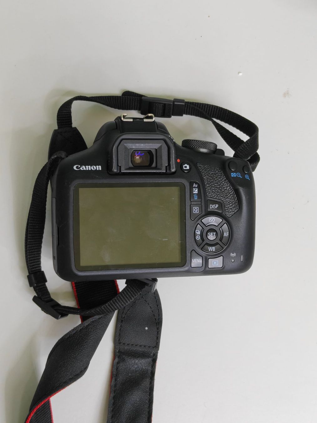 Canon Appareil photo: Kamera Canon EOS 2000D Ab 40.Fr – Défectueux à Solothurn par SDGG 3