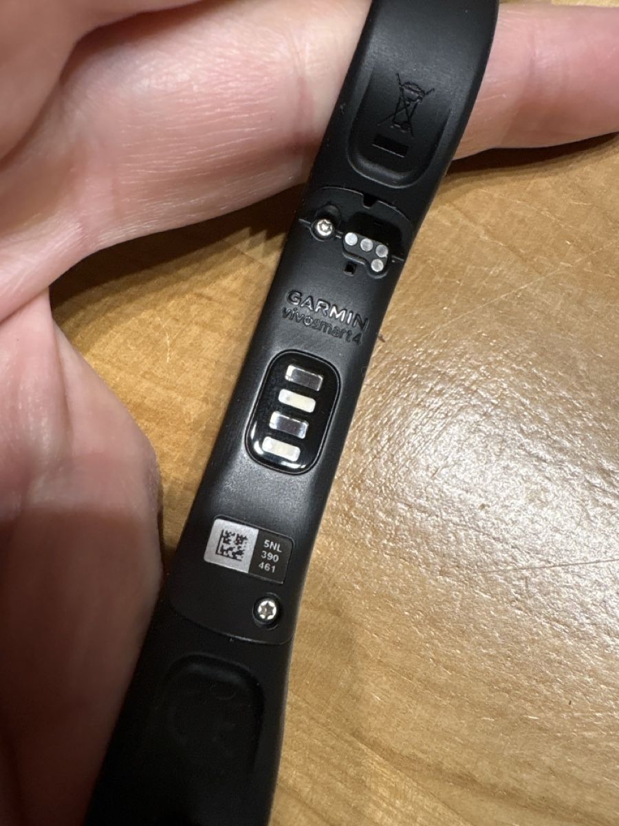 Garmin Smartwatch: Garmin Vivosmart 4 – Nuovo e nell'imballaggio originale da Rümlang venduto da resale35 3