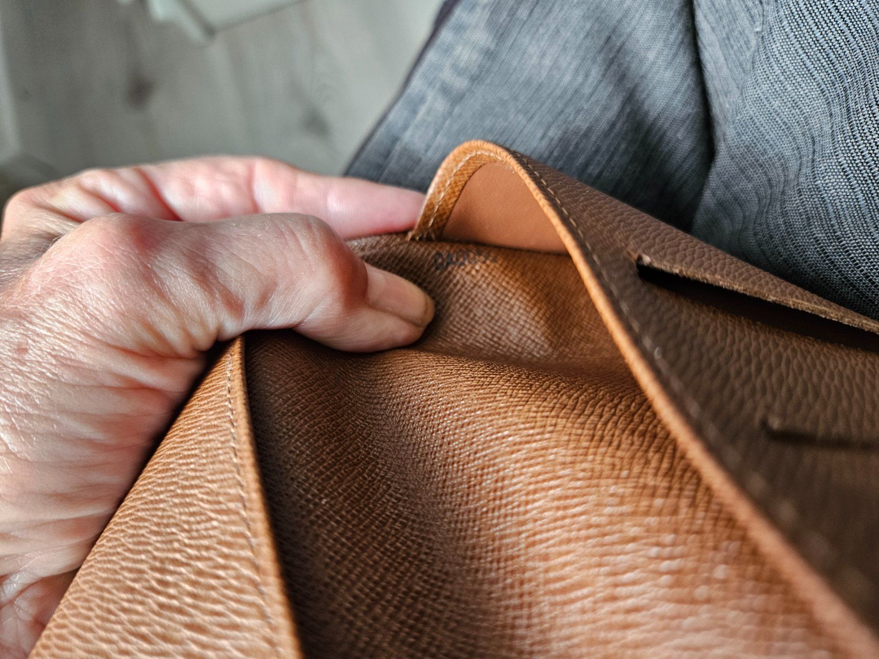 Louis Vuitton Altro in  Abbigliamento & Accessori: Louis Vuitton Monogramm Kartenetui – Usato da Oberrieden venduto da Sun-and-Sand 5