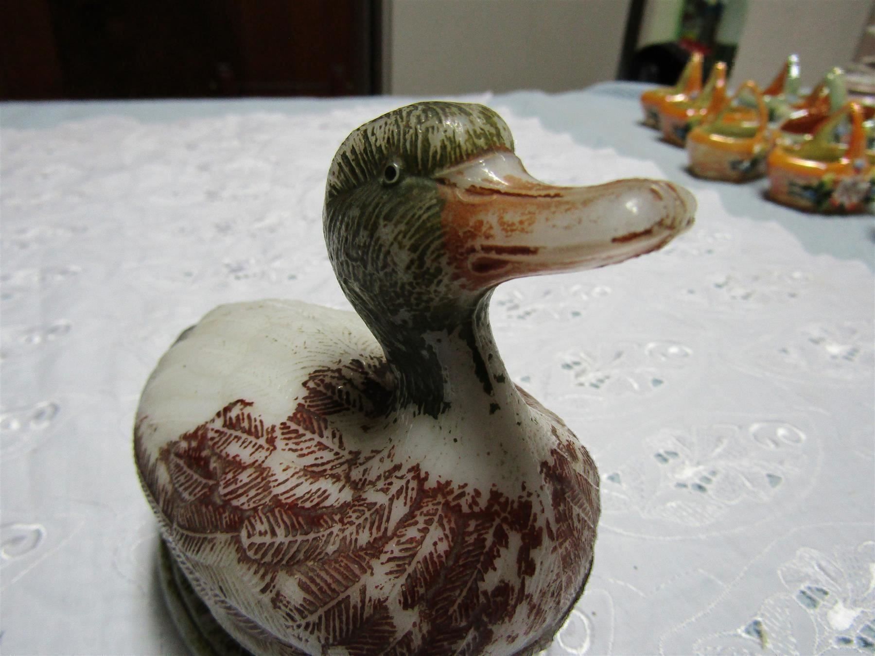 Statuette: Dose Ente - Porzellan oder Opalin?                   (Nr.02) – Difettoso da Herzogenbuchsee venduto da Winigo 1