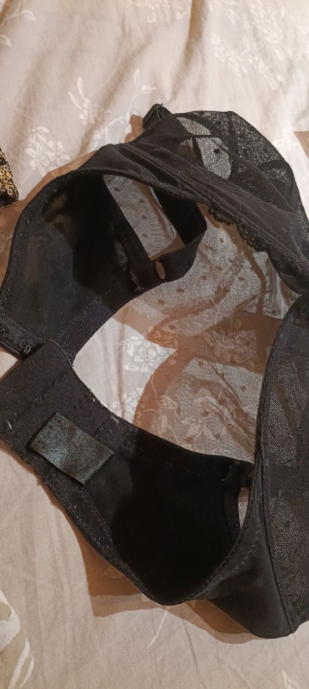 Sonstige Unterwäsche: Black Bra UK 32F  – Gebraucht aus Zürich von cat_9cvz 4