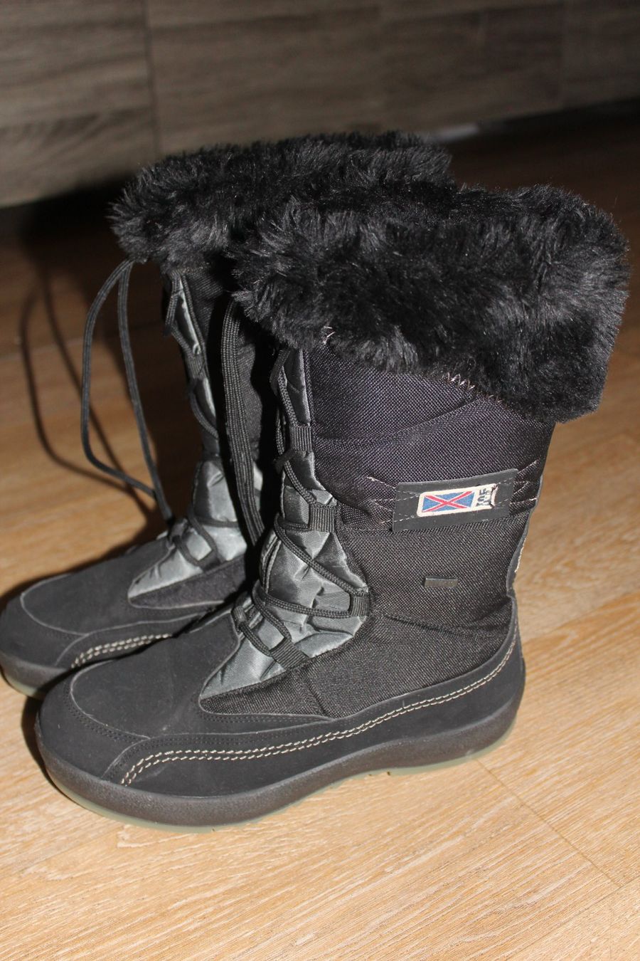 Scarpe da donna: boots hiver femme – Usato da Travers venduto da ColibriRoseOrange