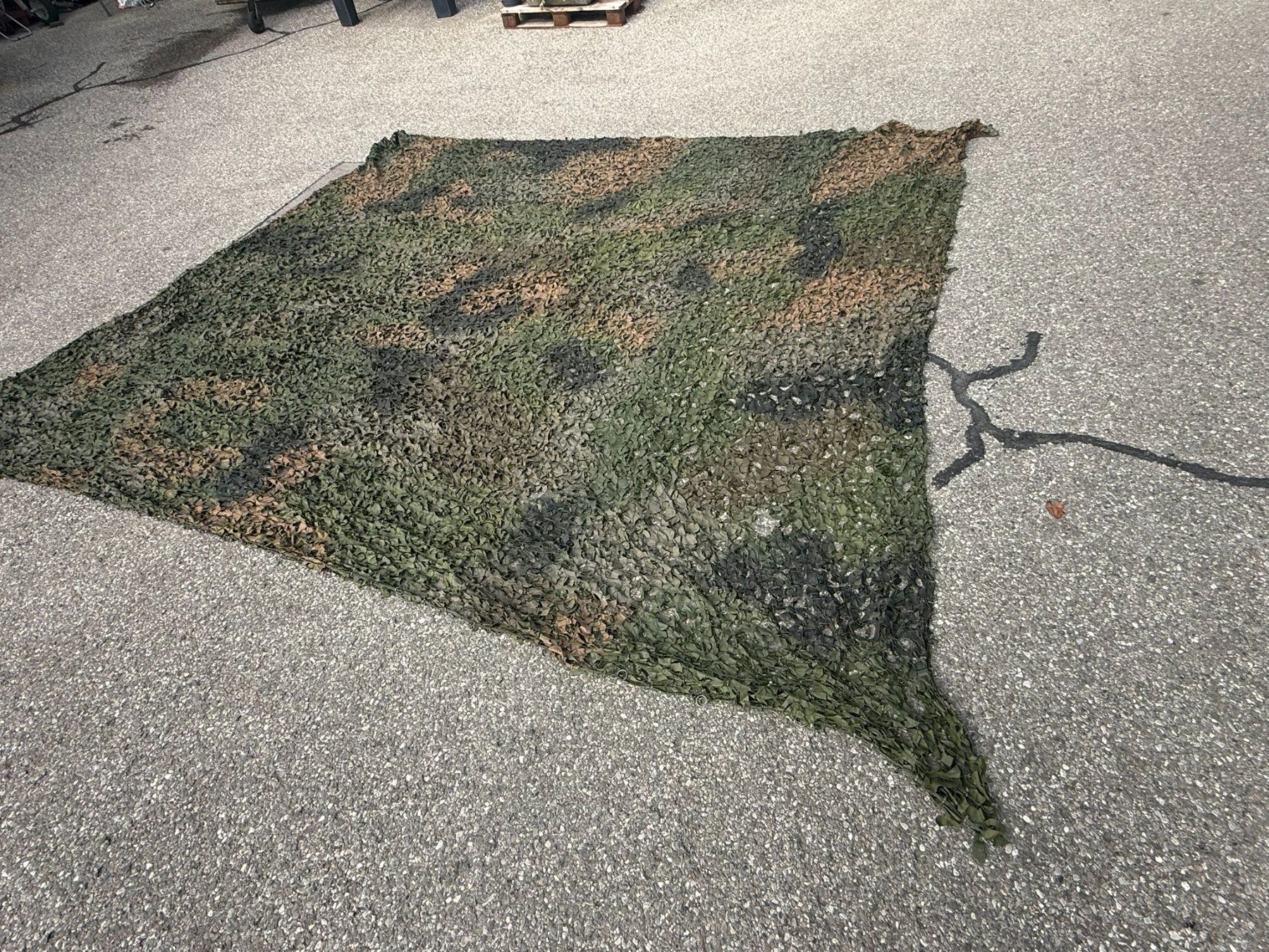 Altro per Esercito: Original Schweizer Armee Tarnnetz 4x4.5 Meter – Usato da Tentlingen venduto da Rmirage 1