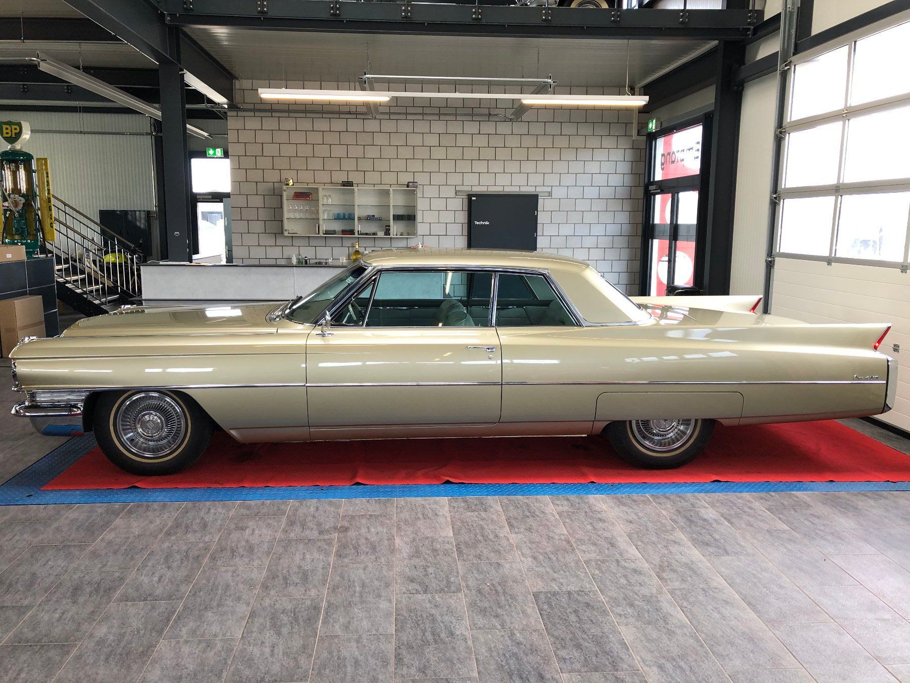 Cadillac Automobili: CADILLAC DEVILLE COUPE 6.4-V8 – Usato da Gampelen venduto da Steuer0 2