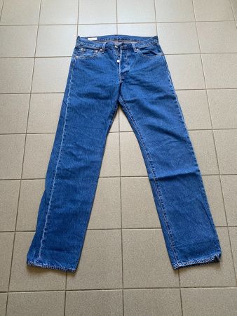Levis 501 Jeanshose / W30 x L32 / Blau / Guter Zustand!