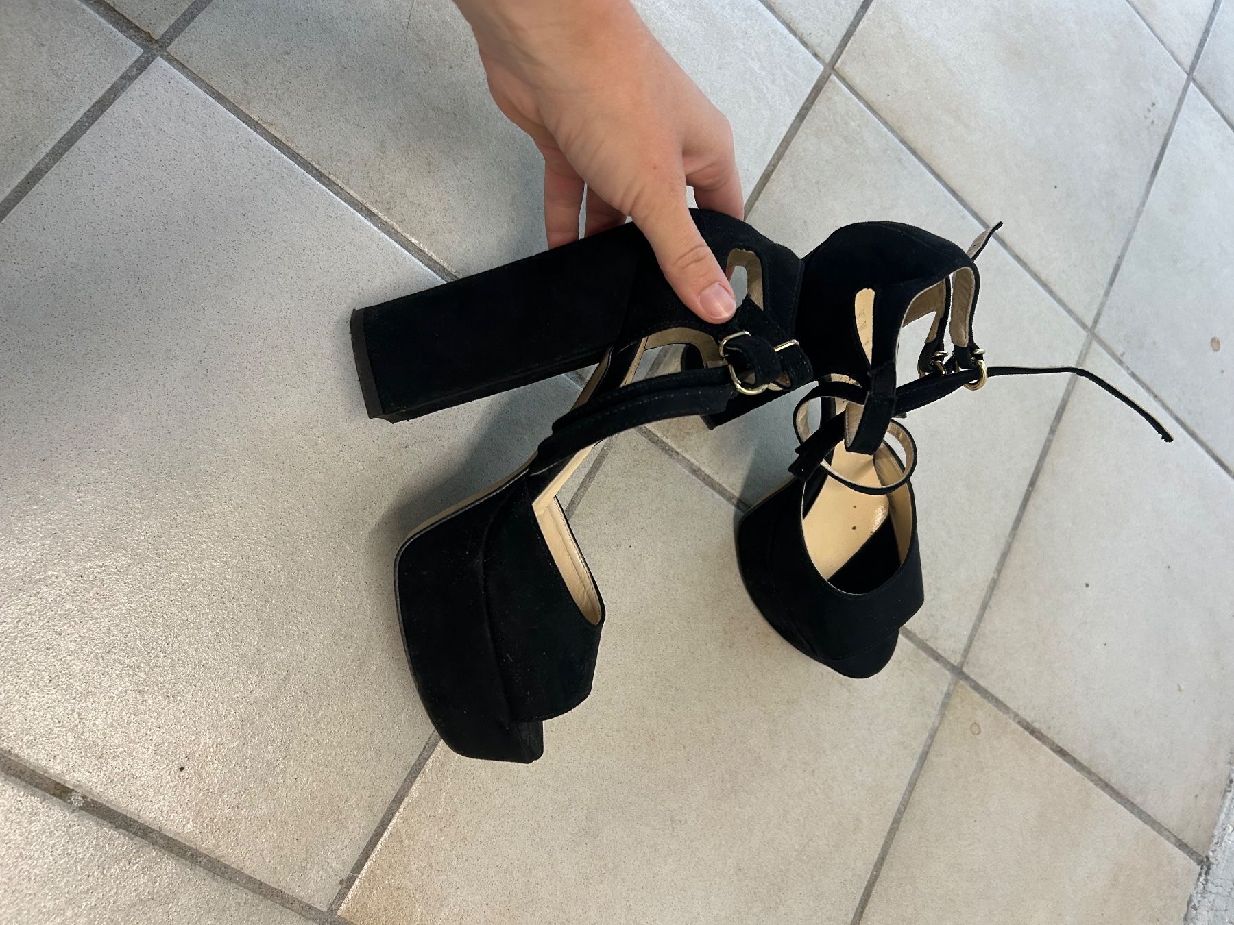 Damenschuhe: Elegante Schwarze Schuhe – Gebraucht aus Zürich von Valentinastoira1 1