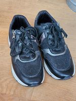 Schwarze, sportliche Schuhe Gr. 37