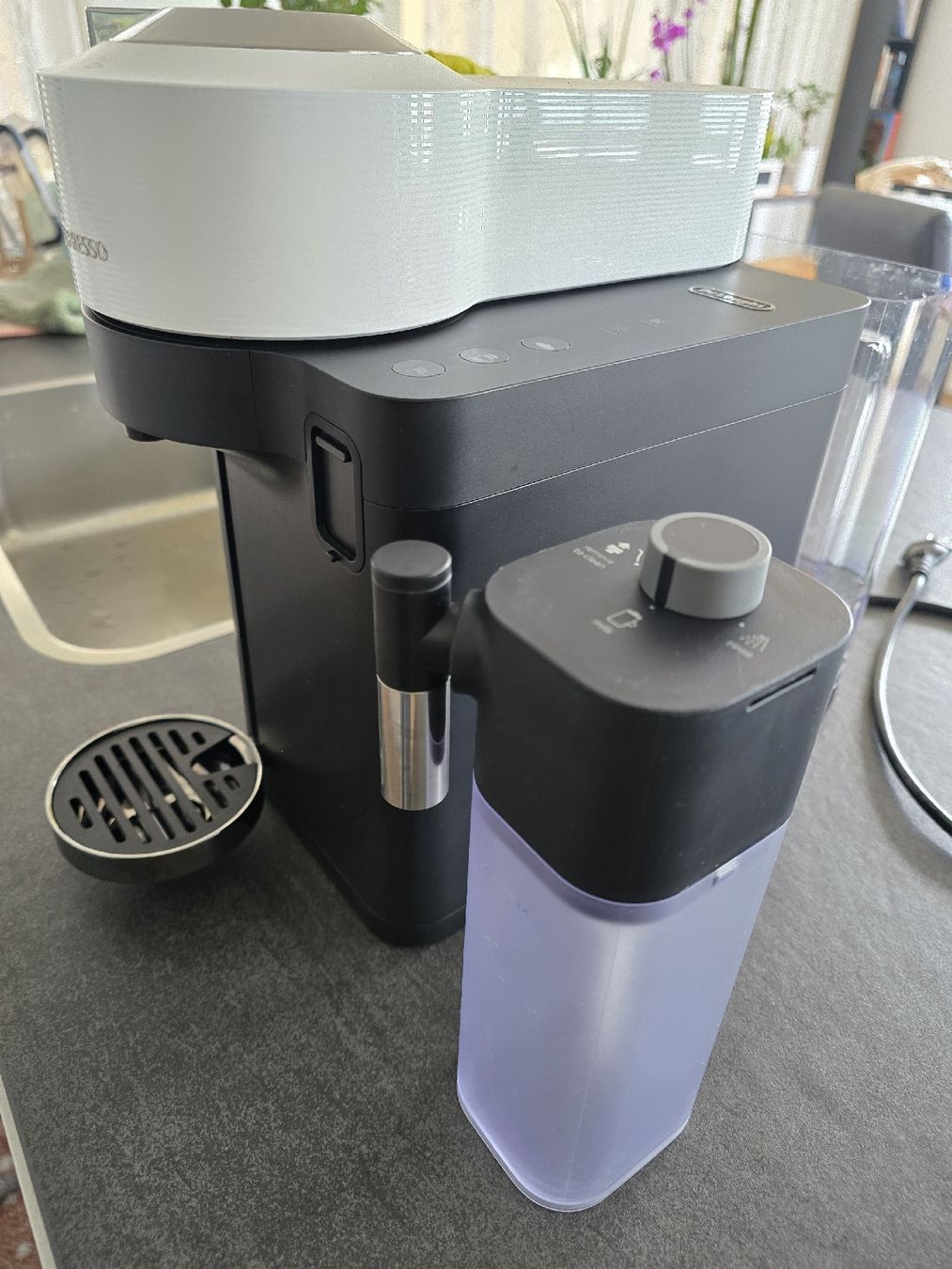 Nespresso Machines à café & Machines à expresso: Nespresso Vertuo Lattissima DeLonghi – D'occasion à Wilen (Sarnen) par Dawindlin 3