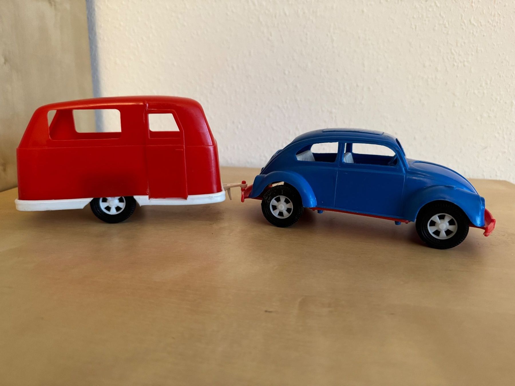 Giocattoli: VW-Käfer mit Wohnwagen – Usato da Luzern venduto da lbreu 1