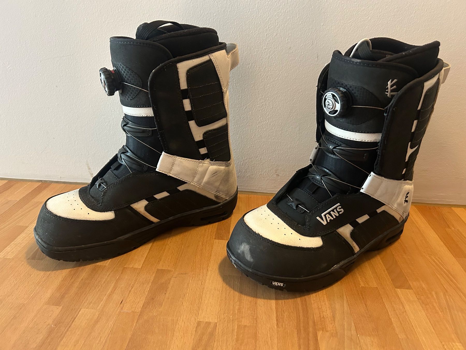 Vans Scarpe da uomo: VANS Encore Snowboardschuhe Gr 46 BOA-Verschluss – Usato da Niederwangen BE venduto da Pademania