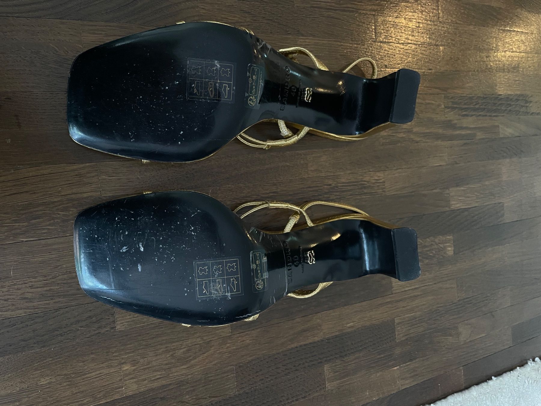 Sandro Scarpe da donna: Sandro Sandalen mit Absatz Gold Heels Leder Riemchen – Usato da Zürich venduto da mue_f87p 3