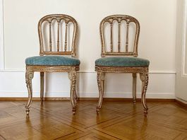2 chaises Napoléon III en bois peint et velours bleu