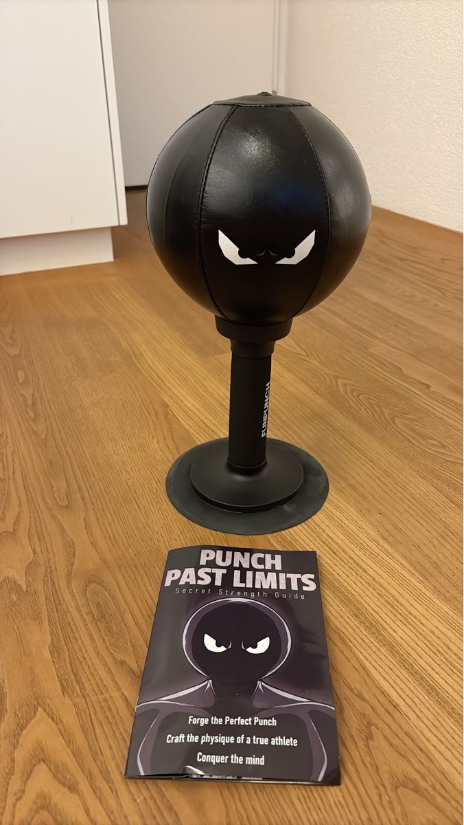 Jouets: Punching Ball mit Anleitung "Punch Past Limits" schwarz – D'occasion à Brunnen par Simba_11