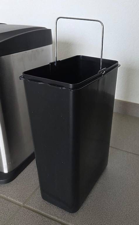 Abfalleimer: SONGMICS Mülleimer Tretteimer Abfallsystem – Gebraucht aus Andwil SG von dan_8mzl 2