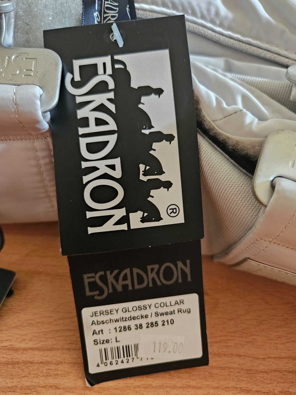 Eskadron Coperte: Eskadron Jersey Glossy Collar Abschwitzdecke – Nuovo e nell'imballaggio originale da Walliswil-Nbipp venduto da rem_c86z 1