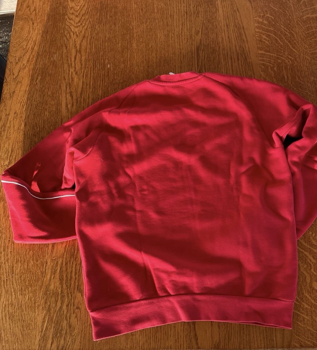 Adidas Pulls & Sweat-shirts: Sweatshirt Adidas rouge taille xs bon état – D'occasion à Les Reussilles par aur_c9ww 1
