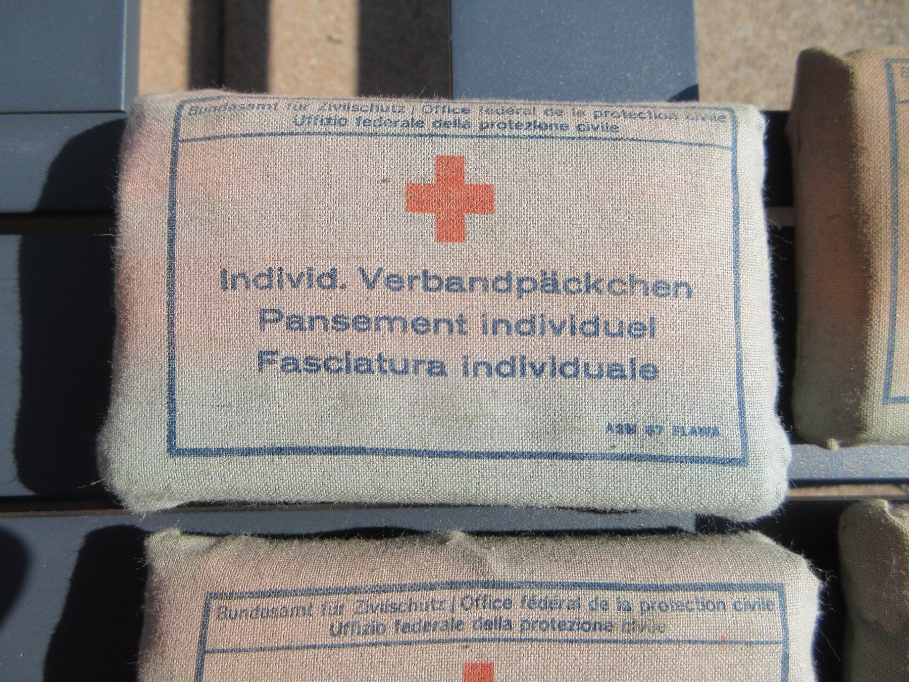 Kit di pronto soccorso: Schweizer Armee, IVP, Verbandsmaterial – Usato da Ins venduto da Ener52 3