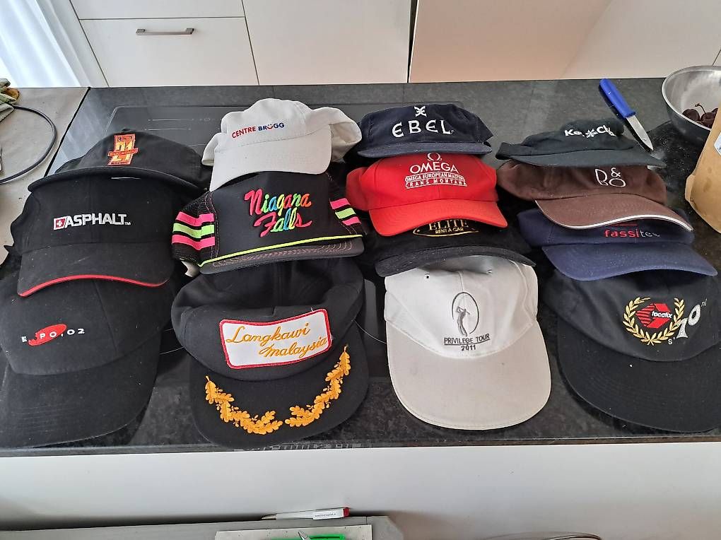 Copricapi, berretti & cappellini: Baseball Caps – Usato da Studen BE venduto da Pension0