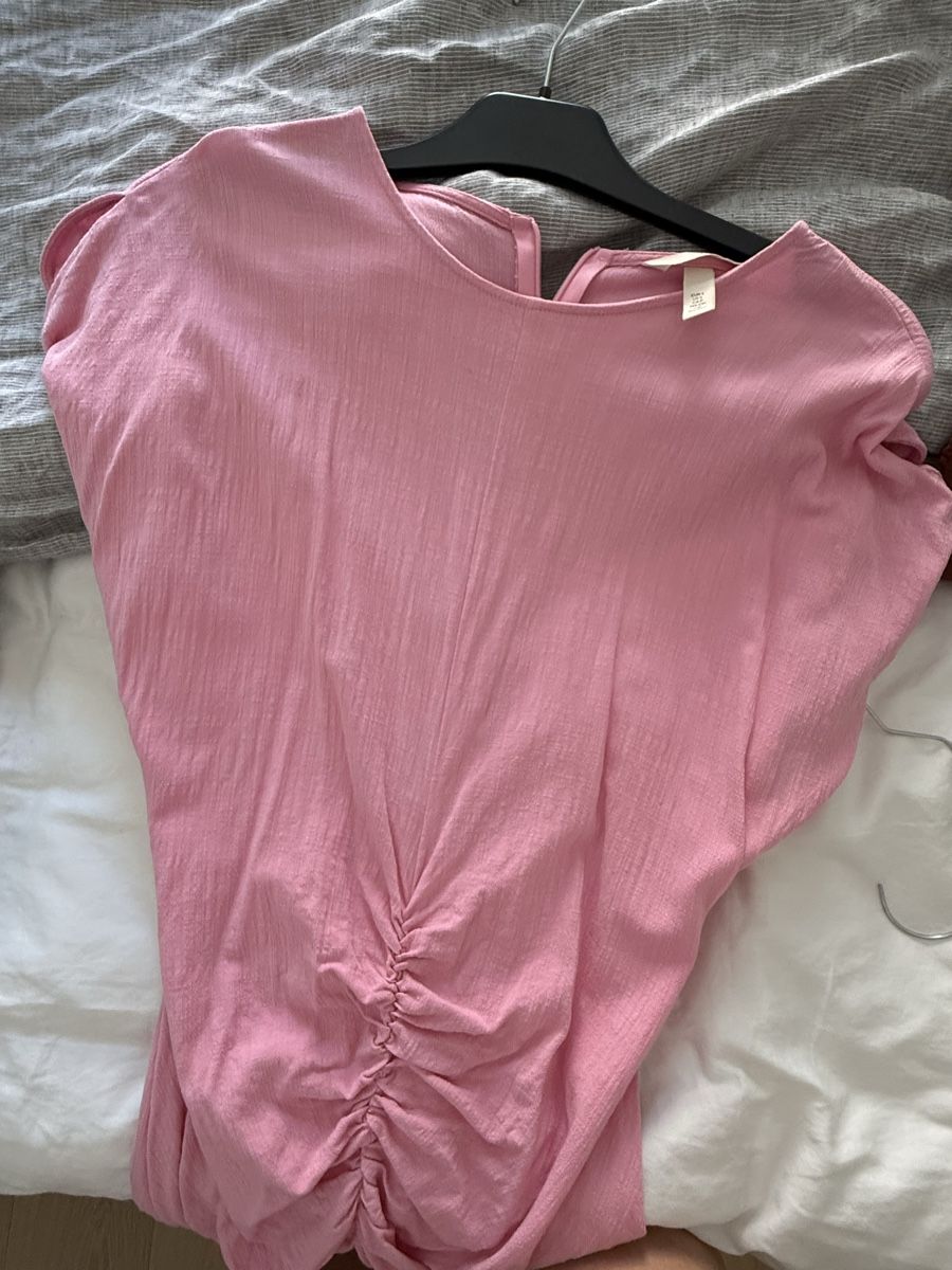 H&M Robes: Kleid mit geschlitzten Ärmeln. Gr. S neuwertig – Neuf (Voir description) à Zürich par afterglow27 2