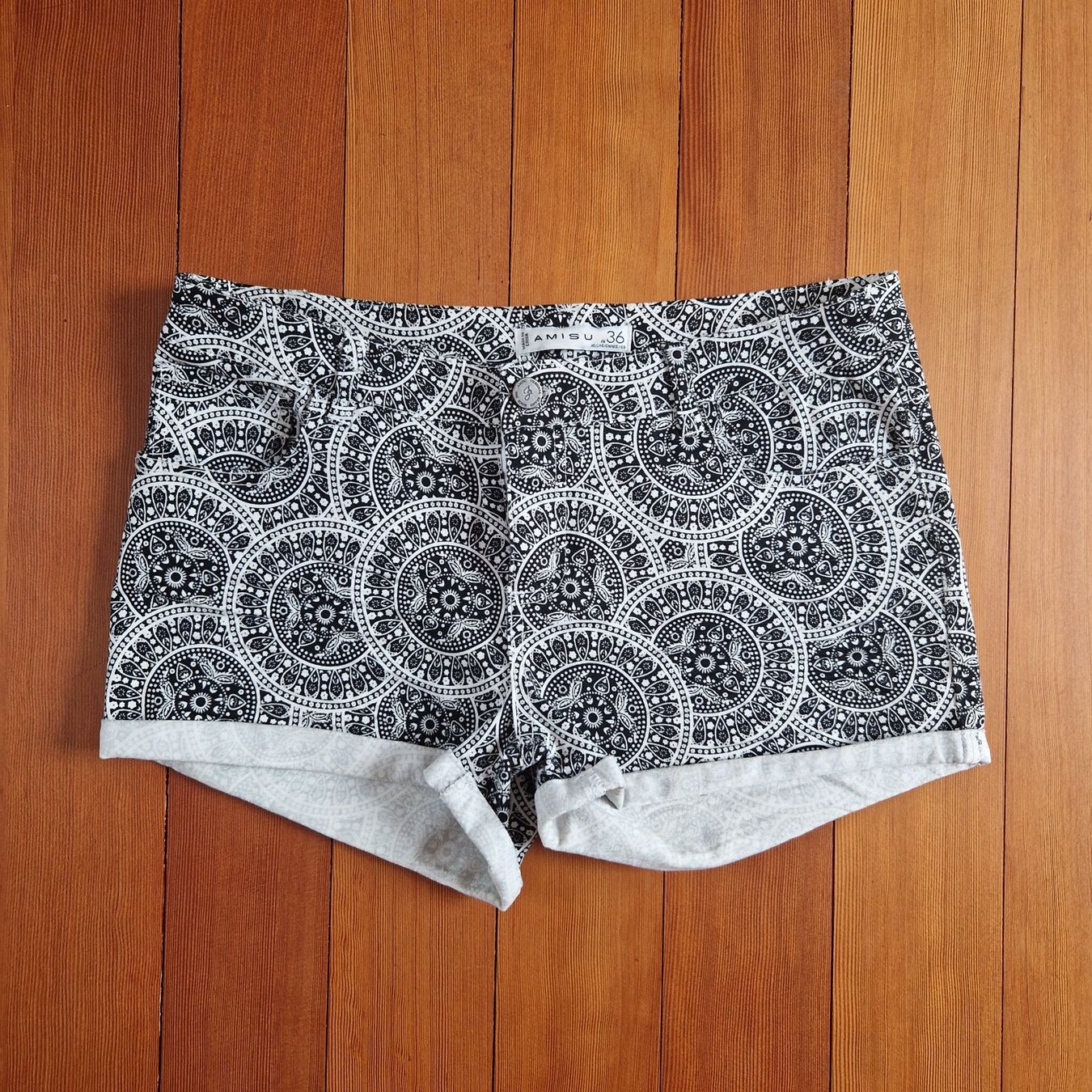 Pantalons: Shorts Gr. 36 – D'occasion à Muttenz par bebbi523