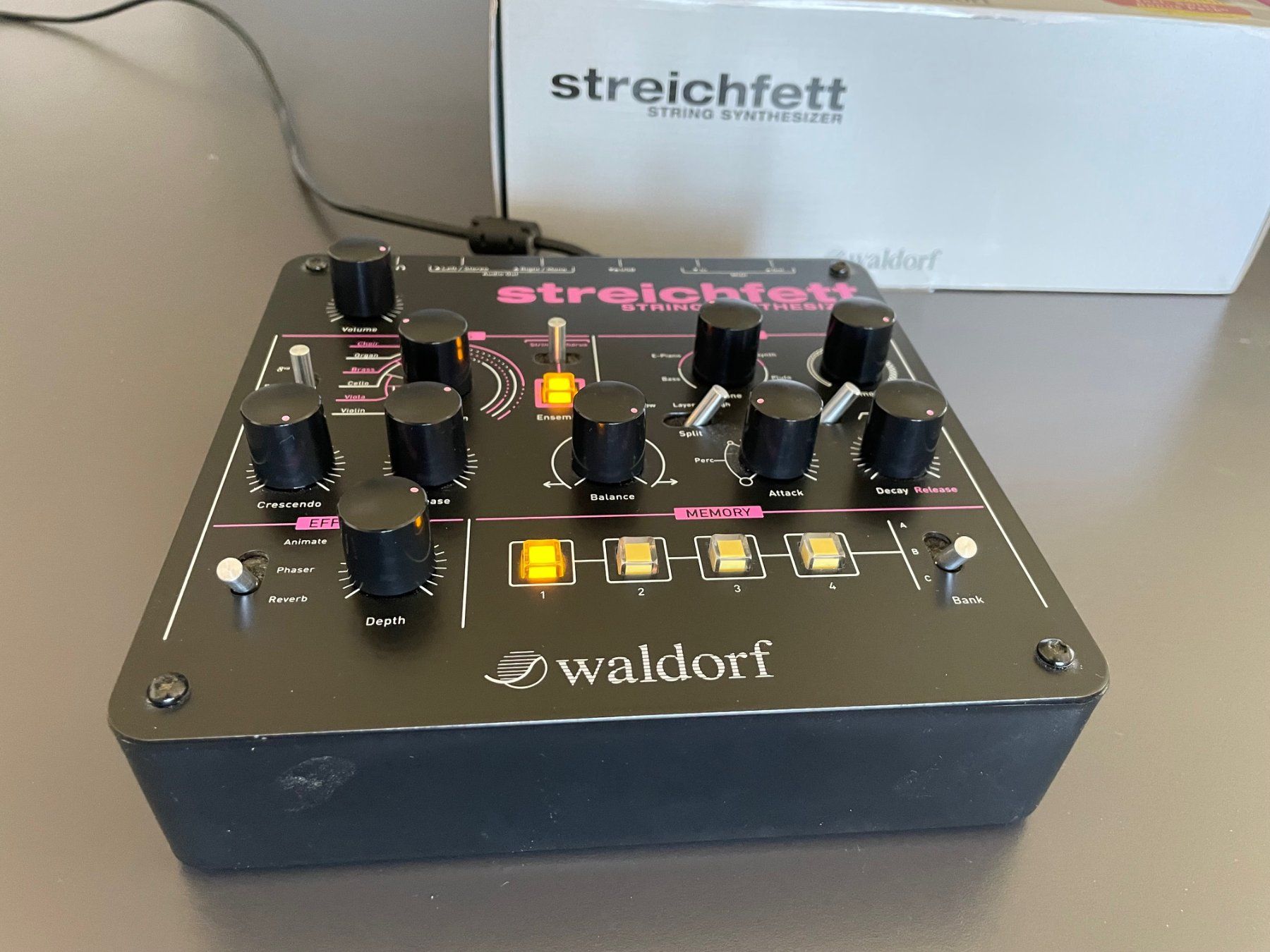 Waldorf Musikinstrumente: Waldorf Streichfett Strings Synthesizer – Gebraucht aus Bellinzona von gioas