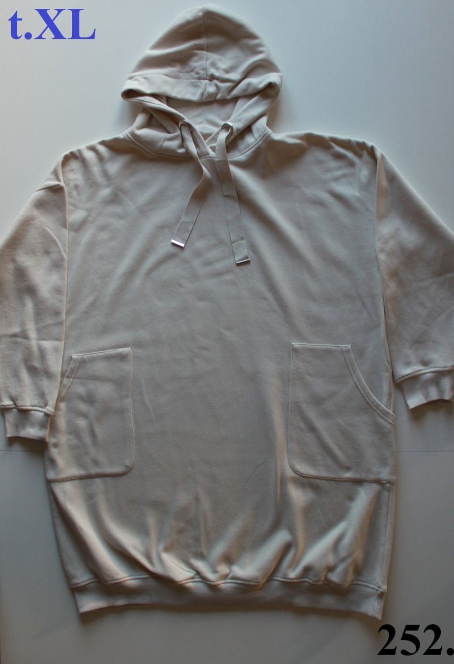 Vestiti: Robe pull à capuche beige t. XL – Usato da Peseux venduto da Gilloss