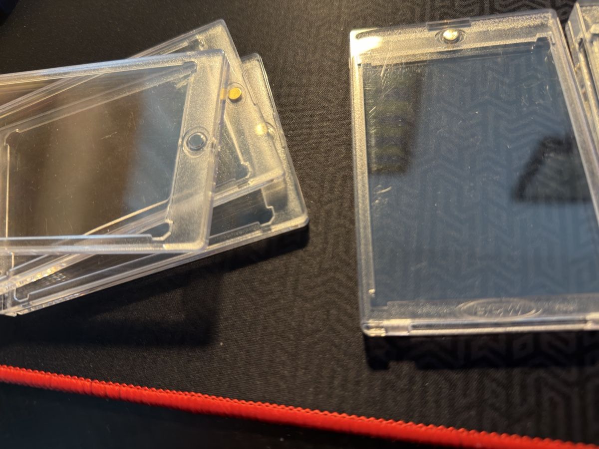 Carte collezionabili: Magnetic card holders for trading cards – Usato da Luzern venduto da gavigol30 1