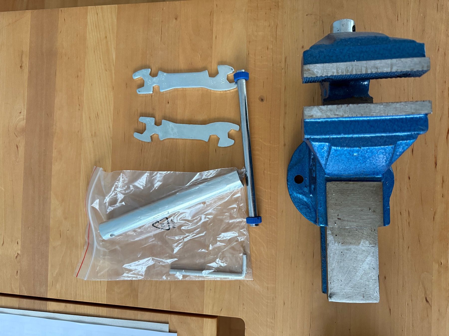 Alle Werkzeuge: Schraubstock – Gebraucht aus Malters von lis_nwr2 1