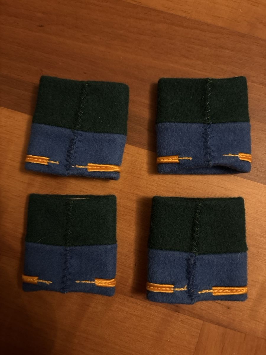 Schweizer Armee Uniformi: 4 Abzeichen Schweizer Armee Nummer 43 neuwertig – Usato da Schlieren venduto da Linardli 3