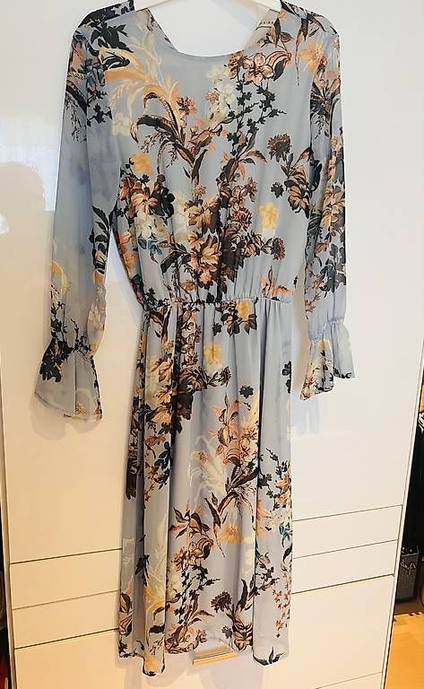 Vestiti: Robe pour un L ou taille 40  – Usato da Morges venduto da sla_vm75