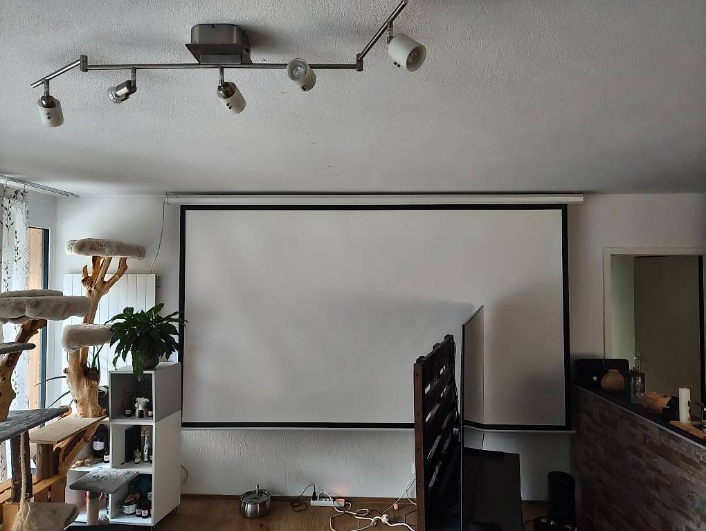 Schermi: Elektrische Leinwand  – Usato da Glarus venduto da Hadowa