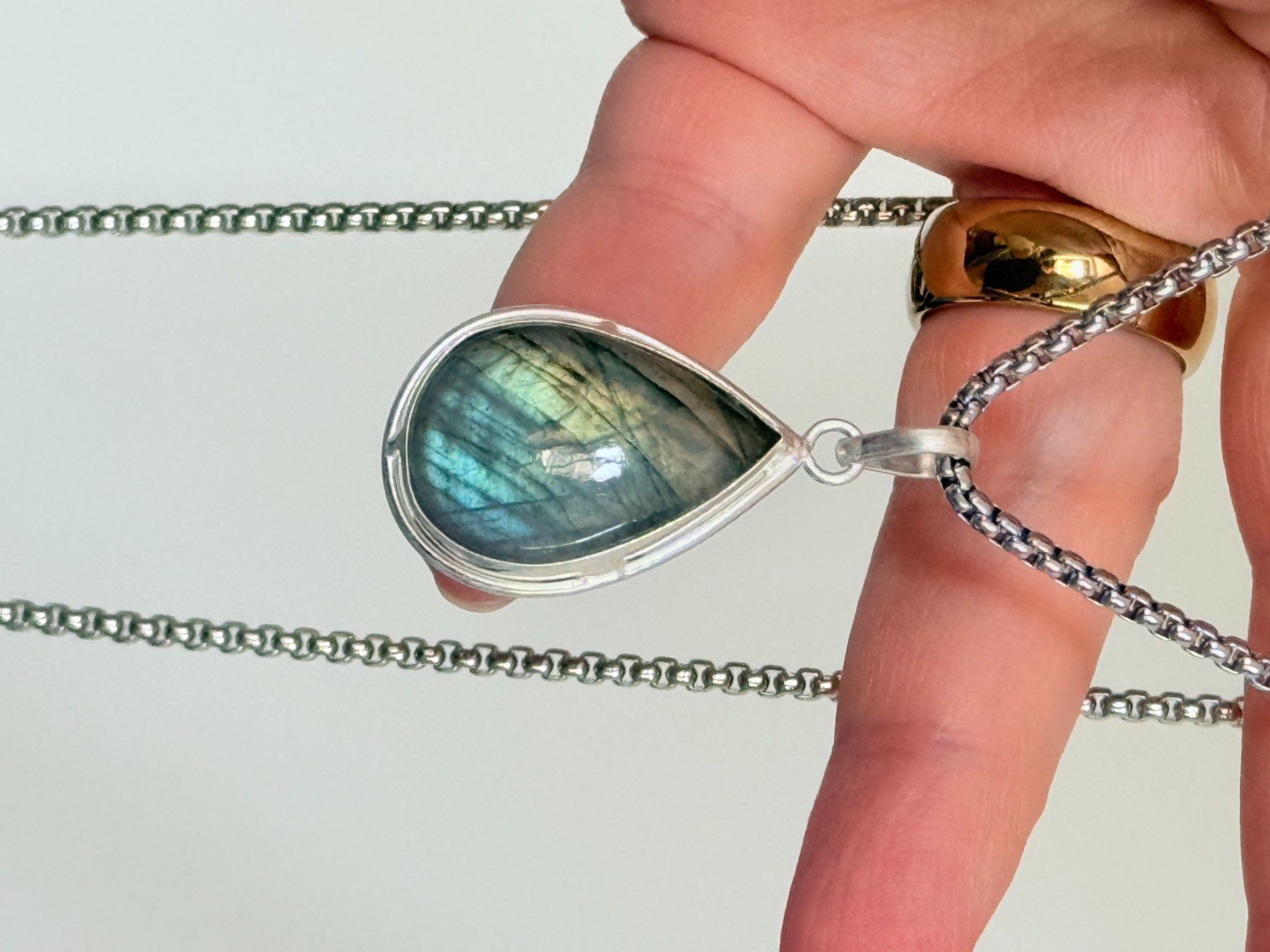 Catenine: Pendentif Labradorite, forme de larme élégant – Nuovo e nell'imballaggio originale da Genève venduto da AWWA 7