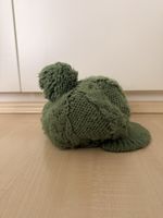 Strickmütze mit Bommel