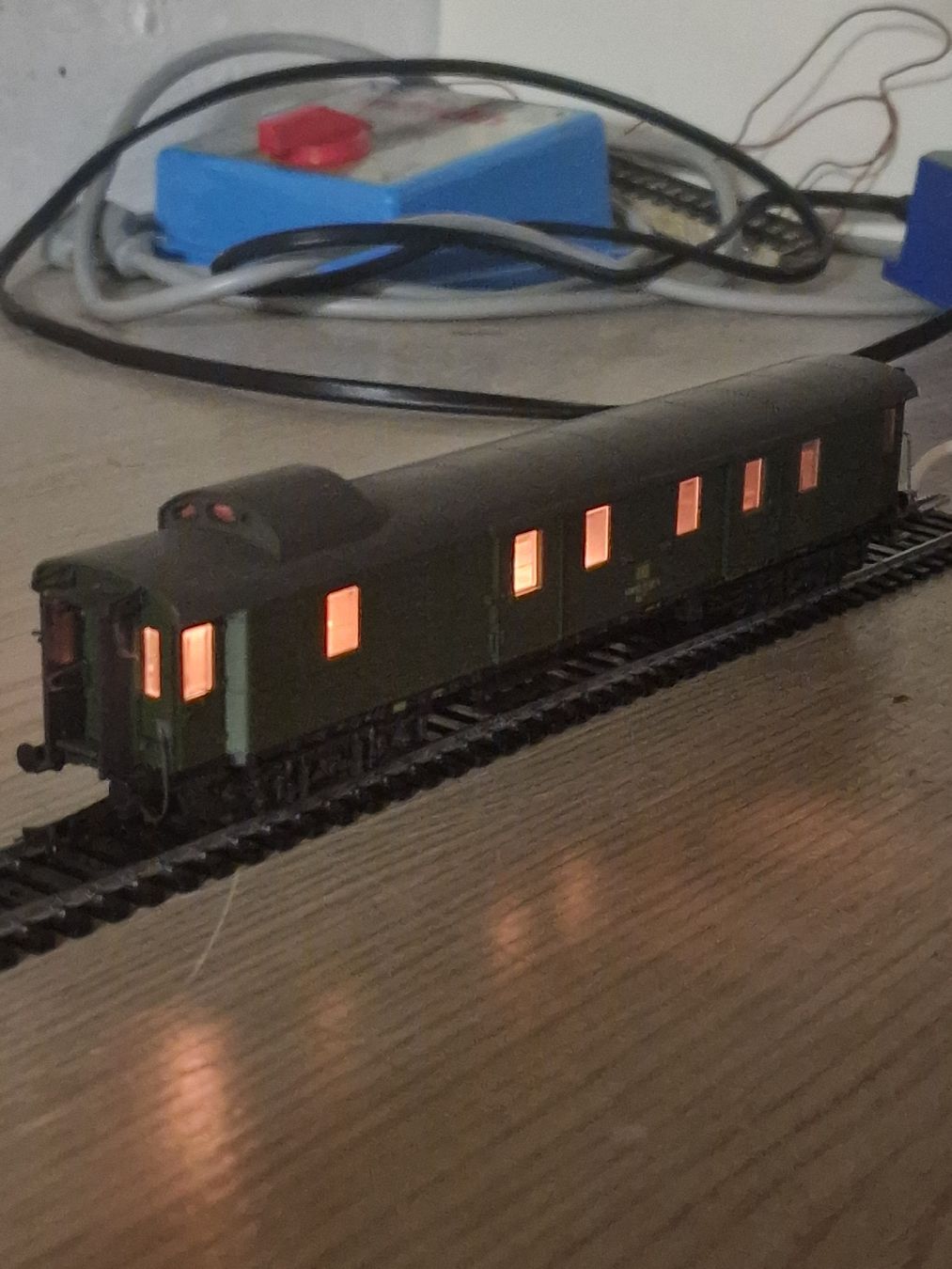 Roco Modellini di ferrovie: Roco 44556 HO Eilzug-Gepäckwagen DB  – Usato da Herzogenbuchsee venduto da ioa_zcm6 2