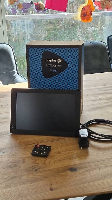 Cornici: Nixplay Digital Bilderrahmen W10B + WLAN – Usato da Oberarth venduto da g3n_h6sr 1